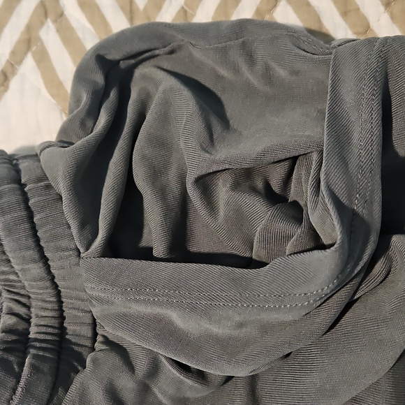 Aerie Large Lightweight Shorts - Picture 4 of 5